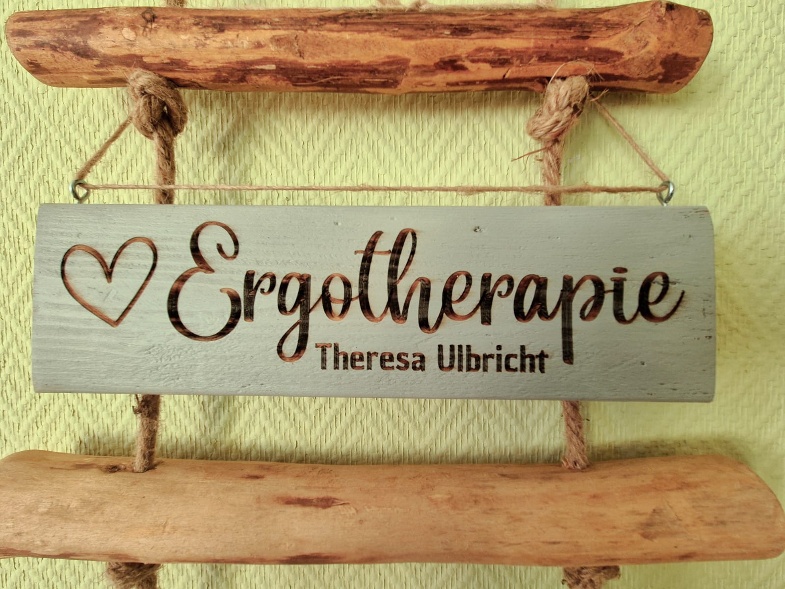 Ergotherapie Theresa Ulbricht - Gras auf dem Boden
